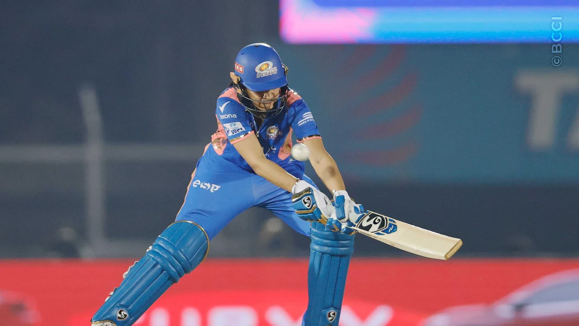 TATA WPL 2025: Eliminator - Mumbai Indians vs Gujarat Giants — photo 12