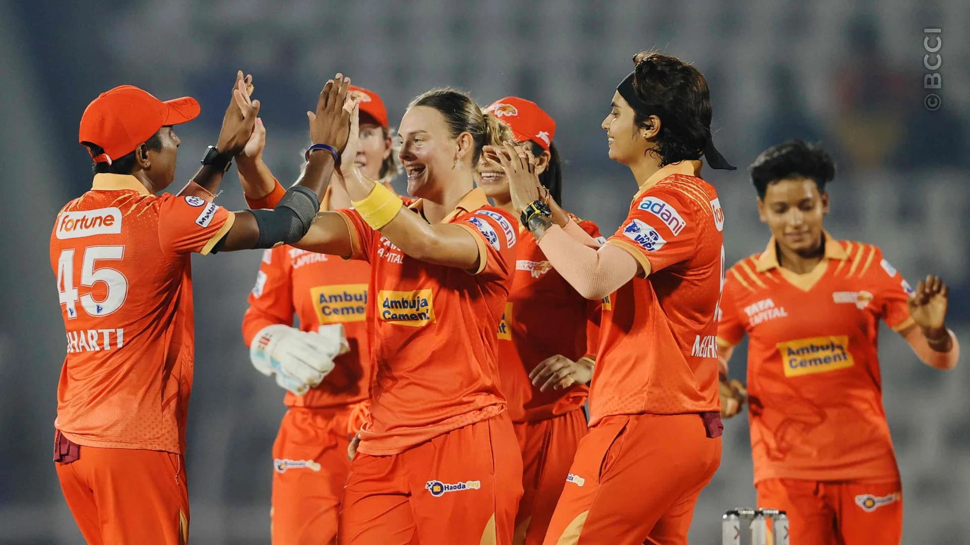 TATA WPL 2025: Eliminator - Mumbai Indians vs Gujarat Giants — photo 10