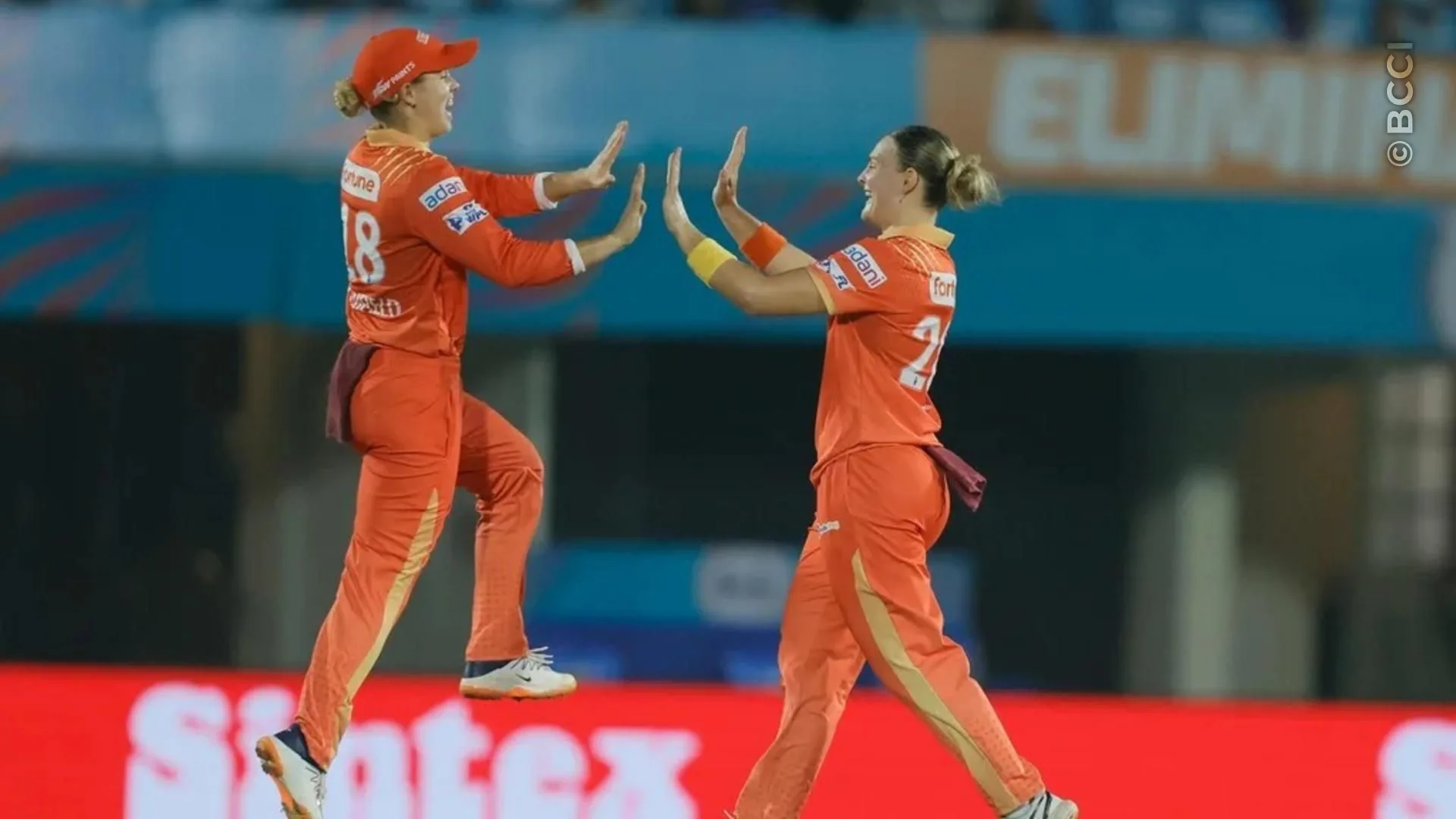 TATA WPL 2025: Eliminator - Mumbai Indians vs Gujarat Giants — photo 14