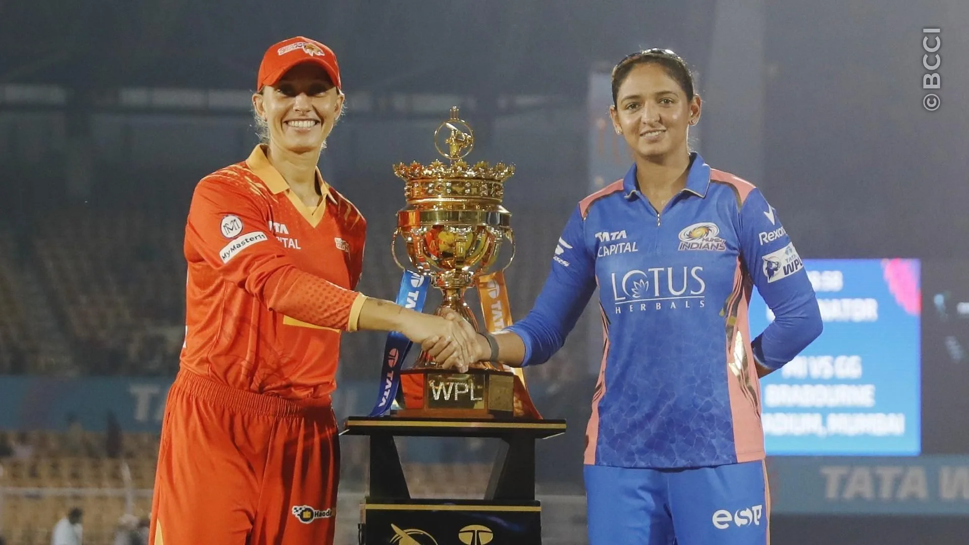 TATA WPL 2025: Eliminator - Mumbai Indians vs Gujarat Giants — photo 1