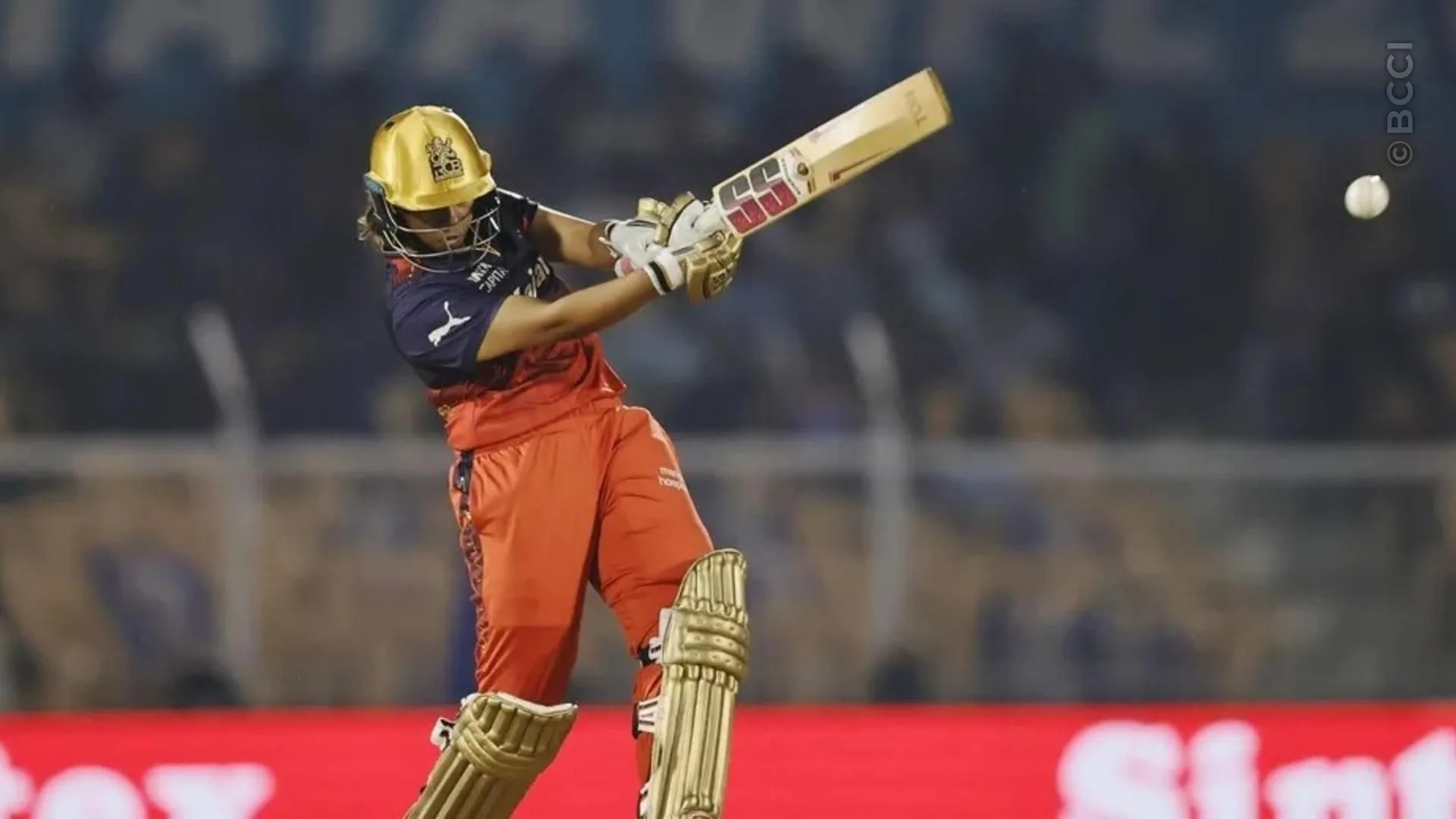 TATA WPL 2025: Match 20 - Mumbai Indians vs Royal Challengers Bengaluru — photo 8