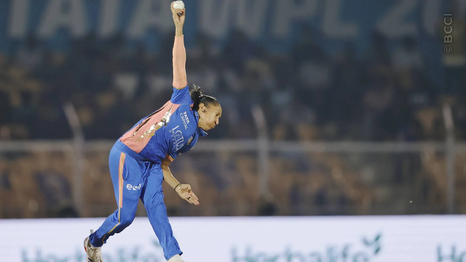 TATA WPL 2025: Match 20 - Mumbai Indians vs Royal Challengers Bengaluru — photo 4