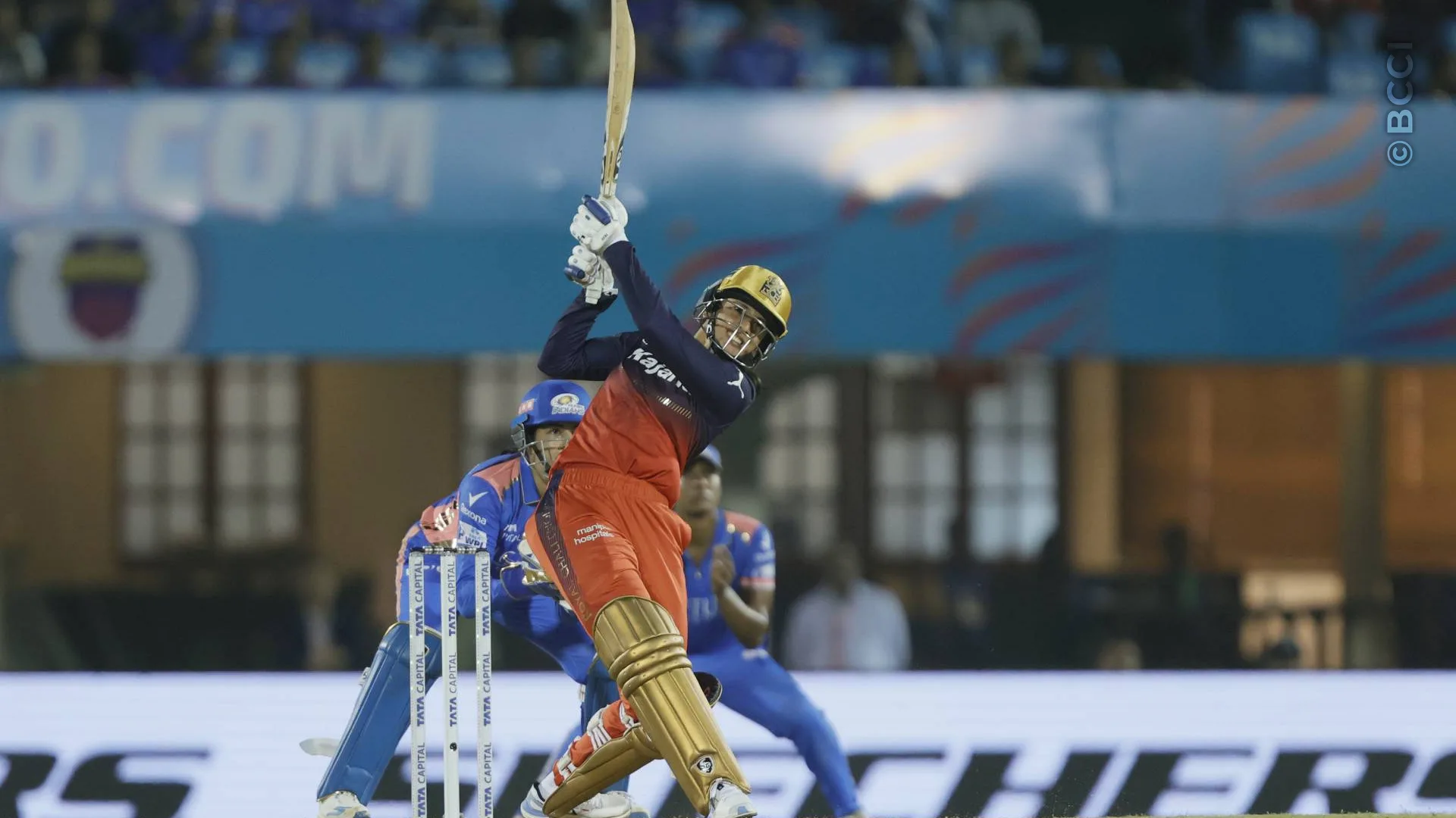 TATA WPL 2025: Match 20 - Mumbai Indians vs Royal Challengers Bengaluru — photo 15