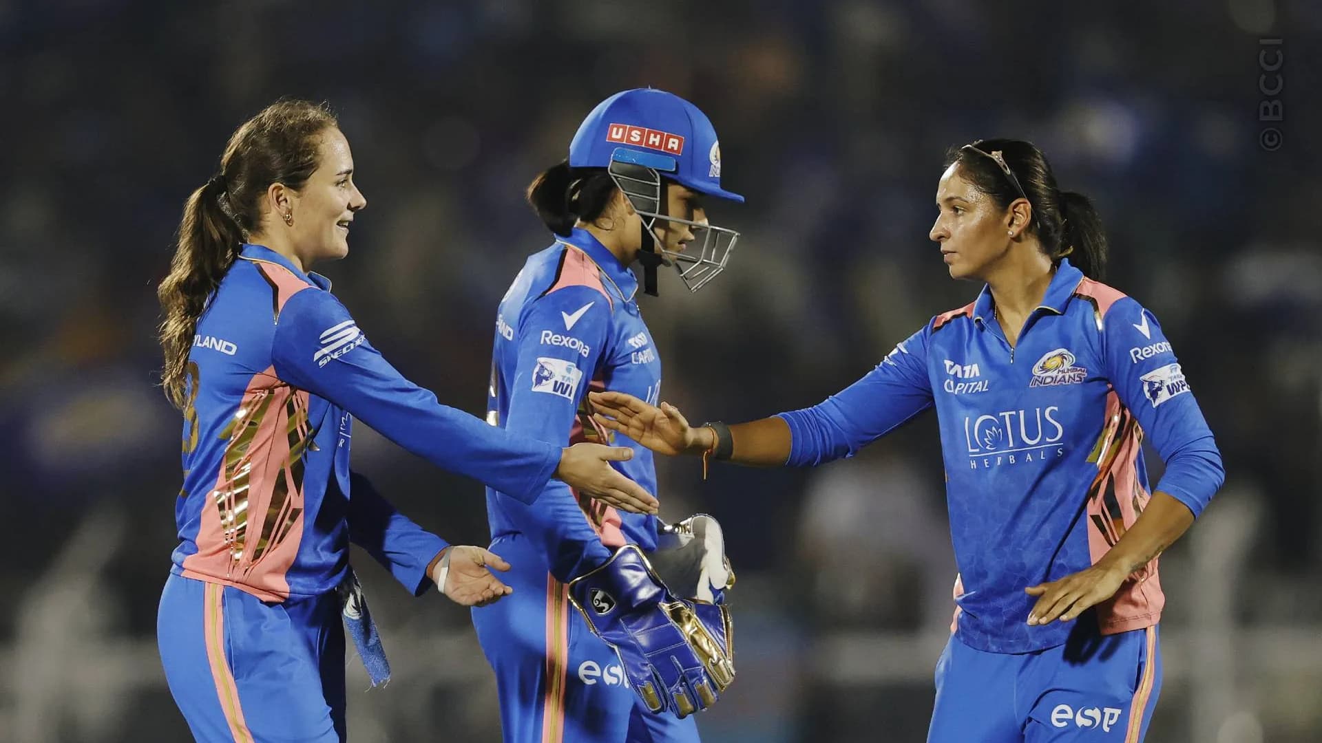 TATA WPL 2025: Match 20 - Mumbai Indians vs Royal Challengers Bengaluru — photo 21