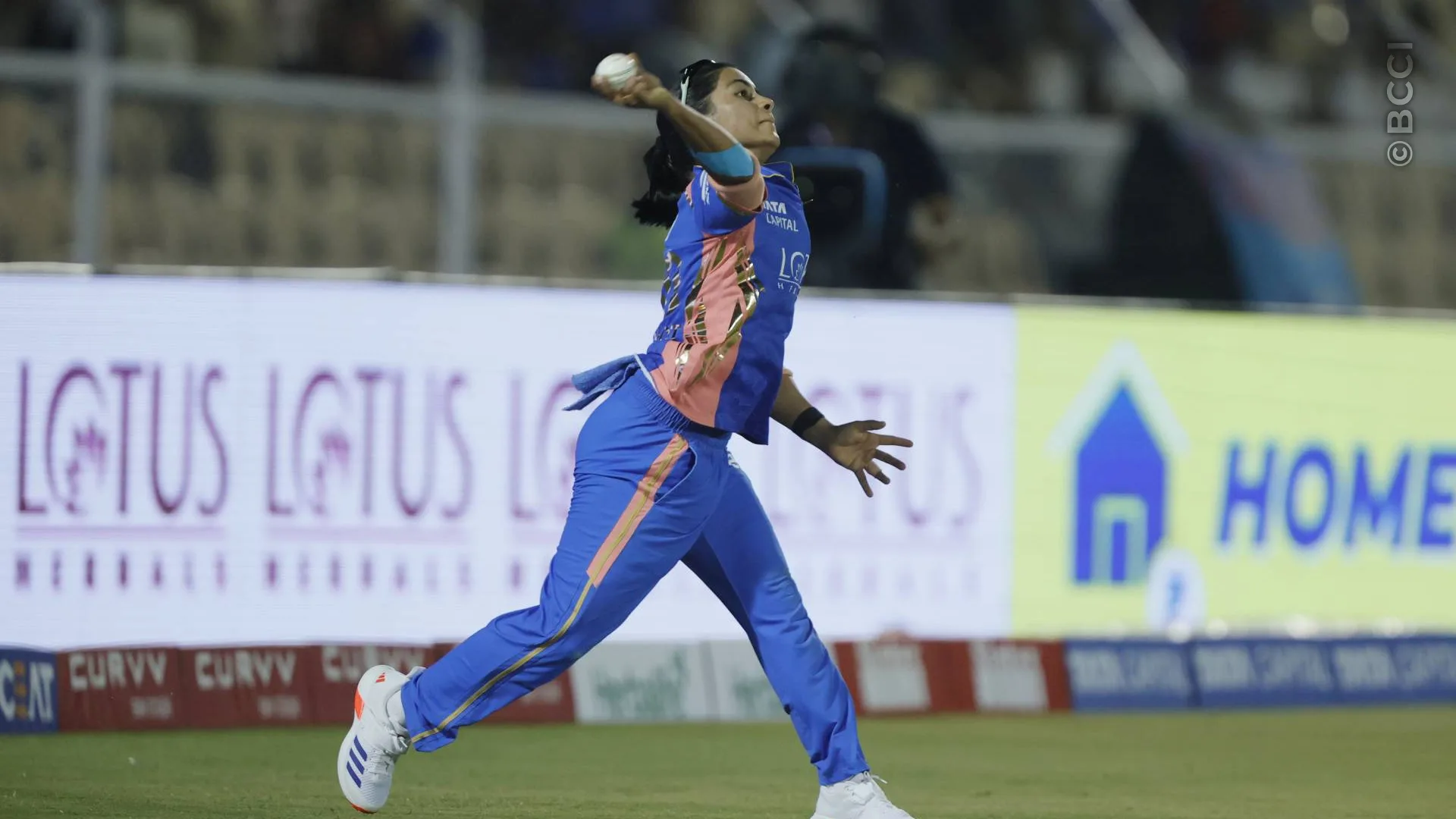 TATA WPL 2025: Match 20 - Mumbai Indians vs Royal Challengers Bengaluru — photo 12