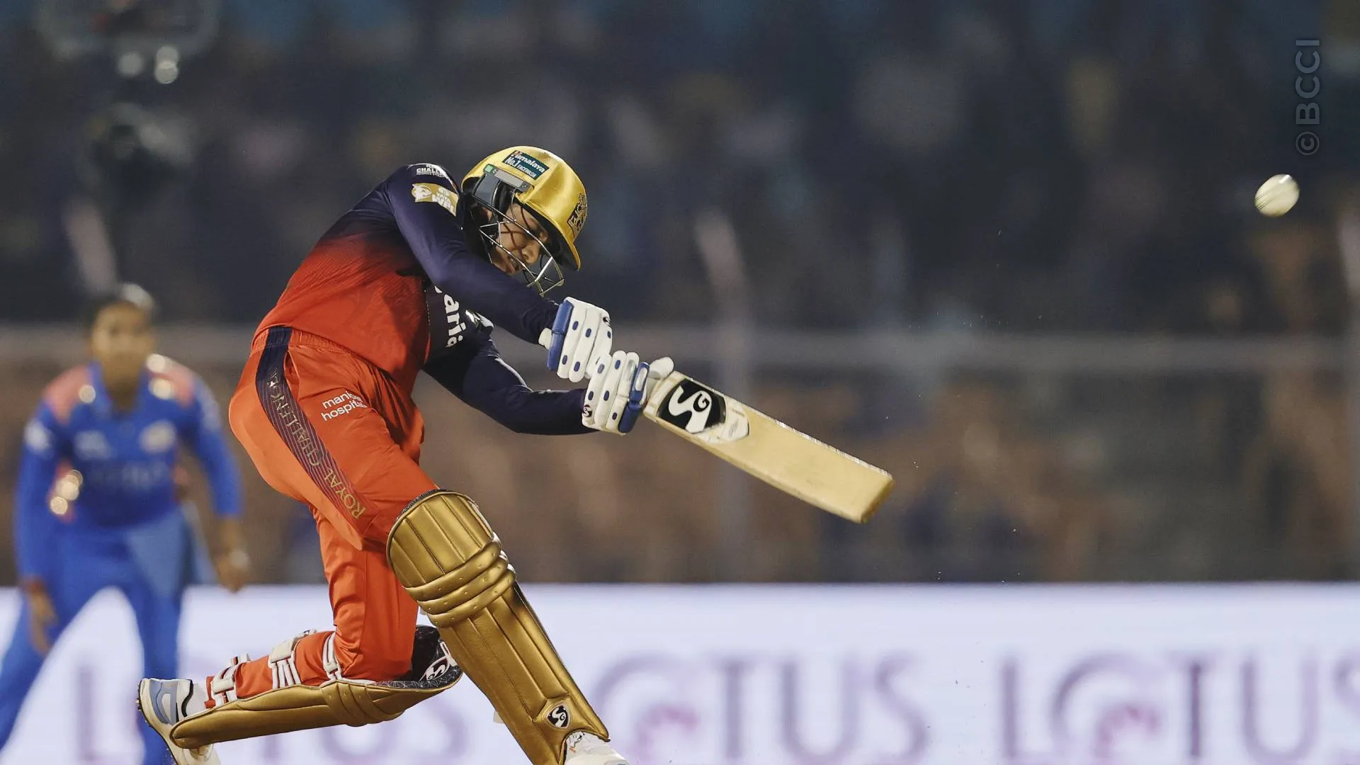 TATA WPL 2025: Match 20 - Mumbai Indians vs Royal Challengers Bengaluru — photo 17