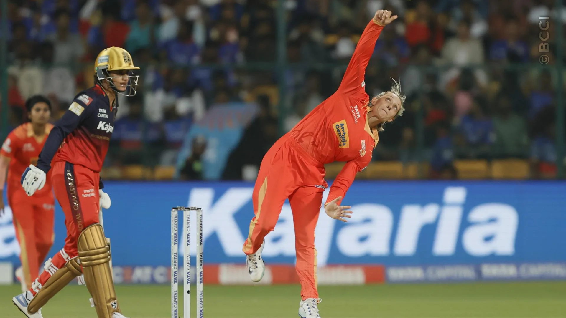 TATA WPL 2025: Match 12 - Royal Challengers Bengaluru vs Gujarat Giants — photo 11