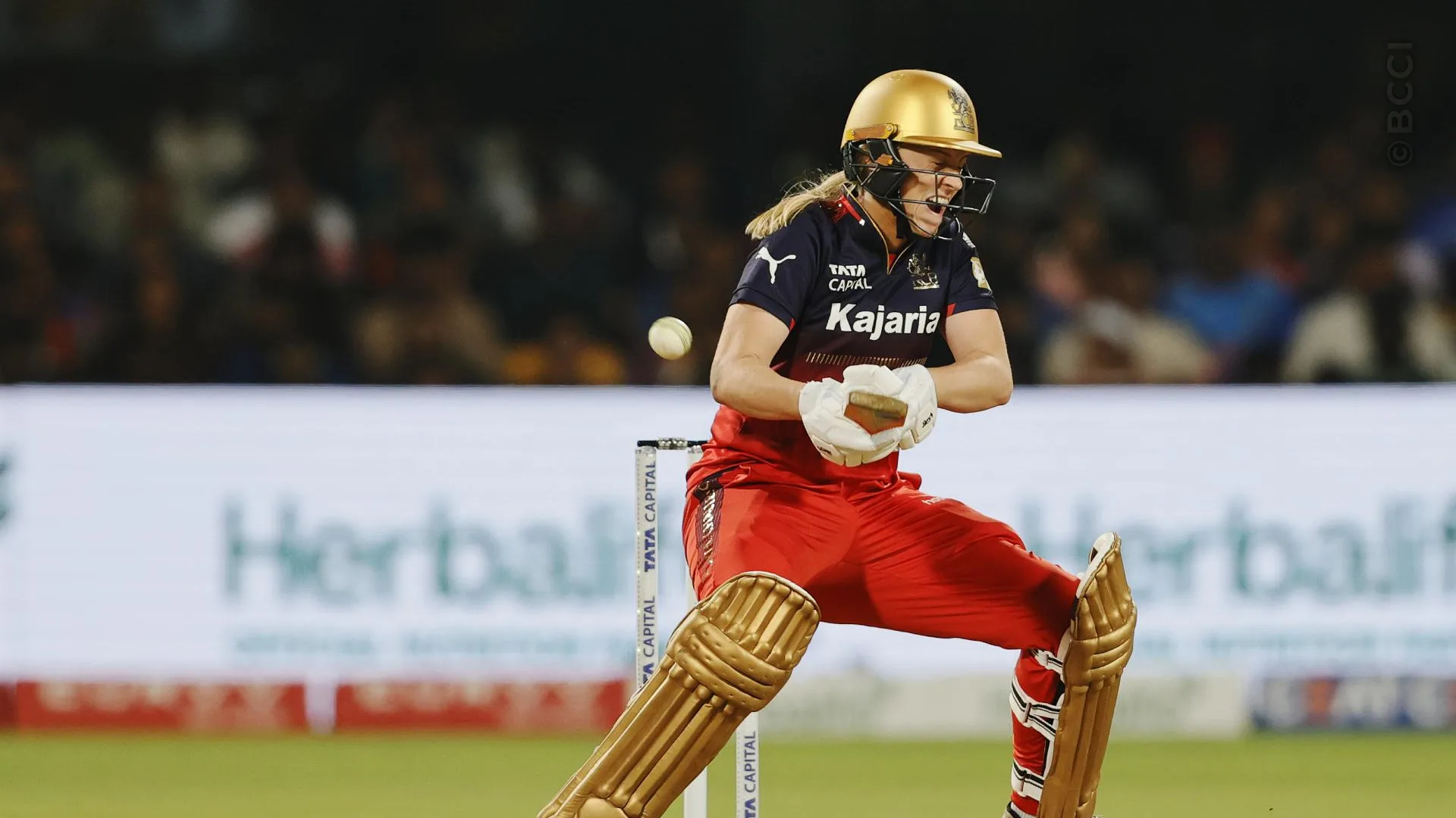 TATA WPL 2025: Match 12 - Royal Challengers Bengaluru vs Gujarat Giants — photo 24