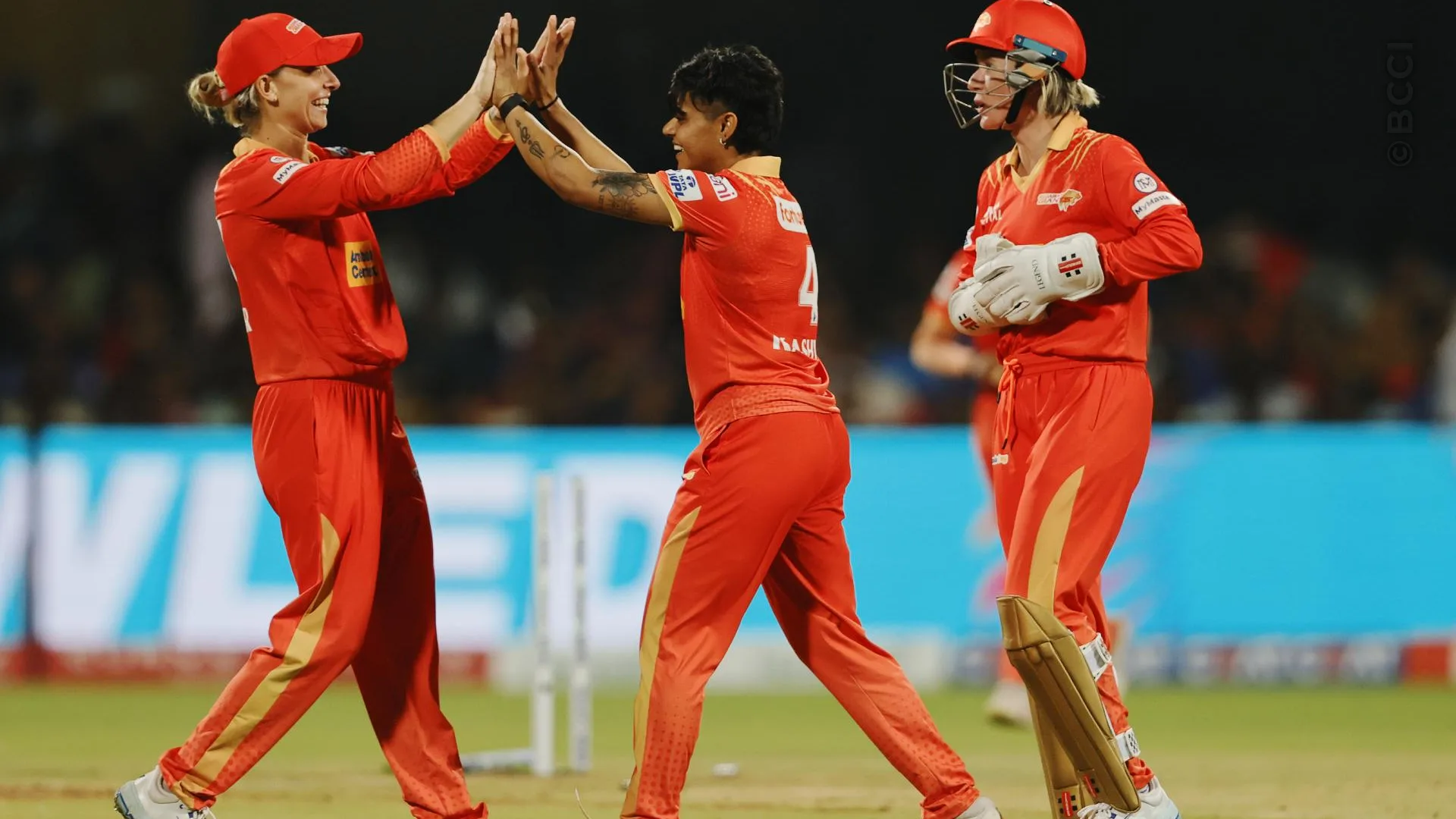 TATA WPL 2025: Match 12 - Royal Challengers Bengaluru vs Gujarat Giants — photo 20