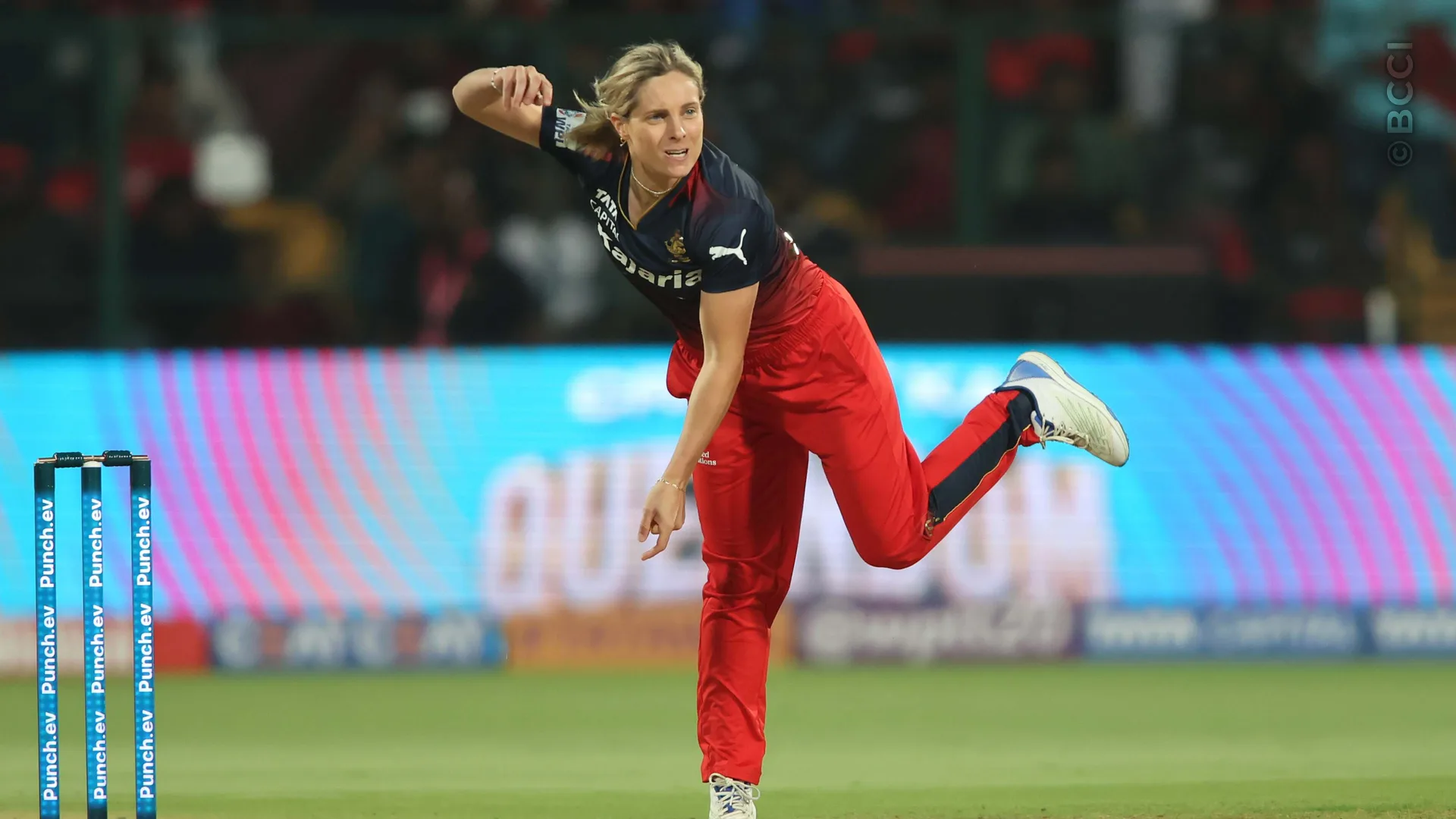 TATA WPL 2024: Match 5 - Royal Challengers Bangalore vs Gujarat Giants — photo 12