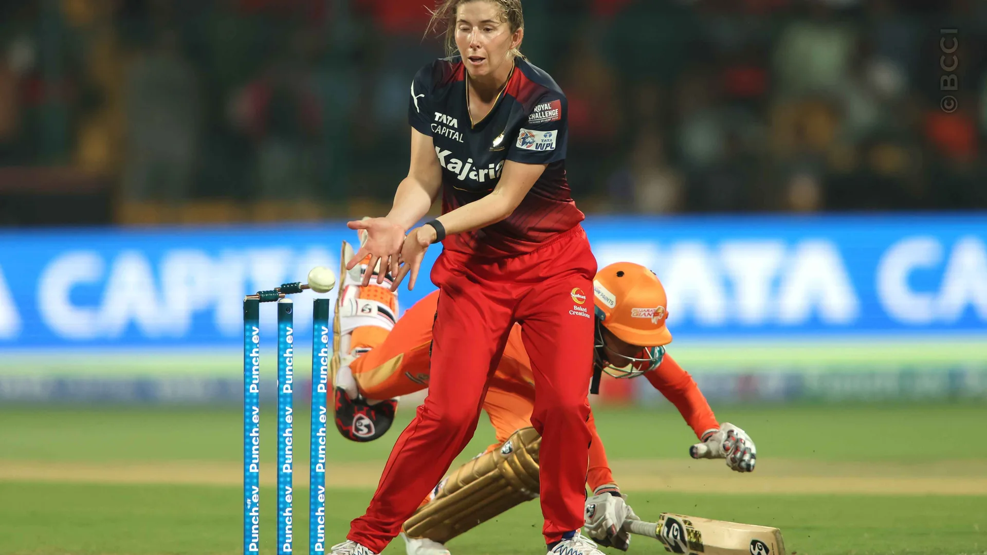 TATA WPL 2024: Match 5 - Royal Challengers Bangalore vs Gujarat Giants — photo 18