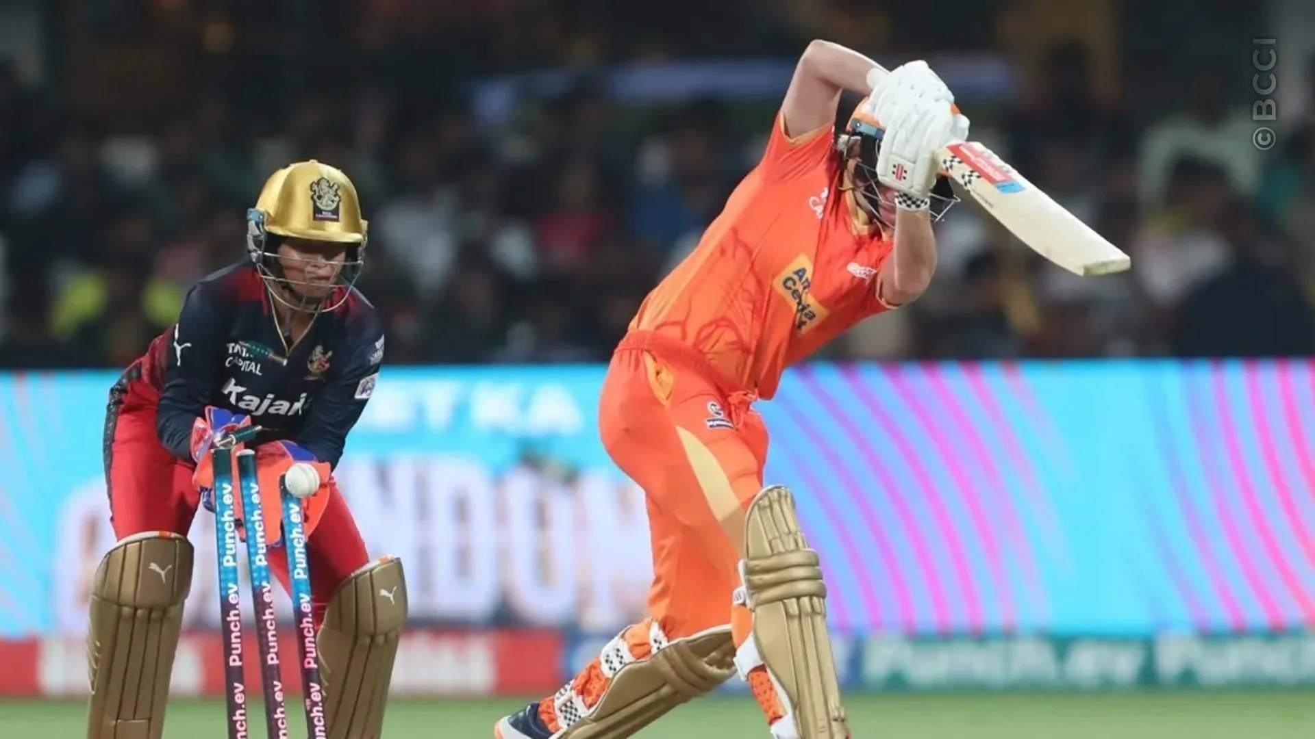 TATA WPL 2024: Match 5 - Royal Challengers Bangalore vs Gujarat Giants — photo 9