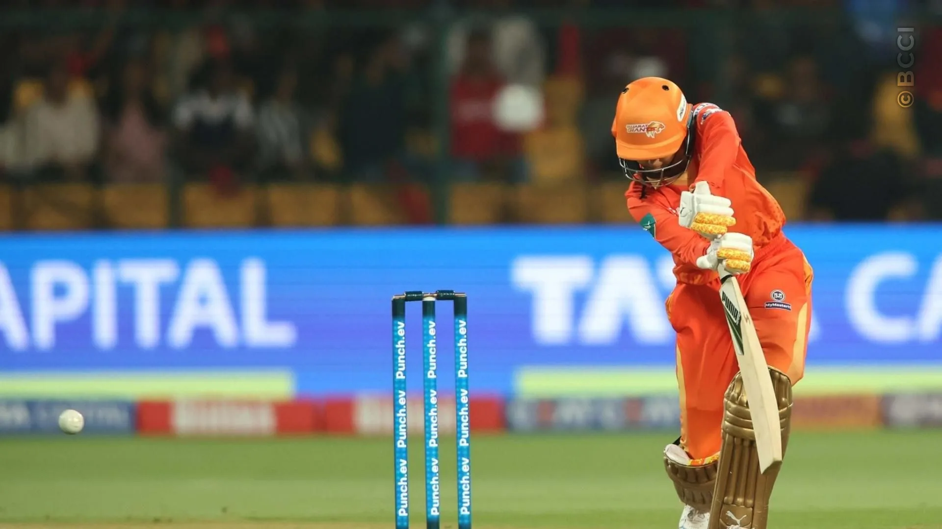 TATA WPL 2024: Match 5 - Royal Challengers Bangalore vs Gujarat Giants — photo 7