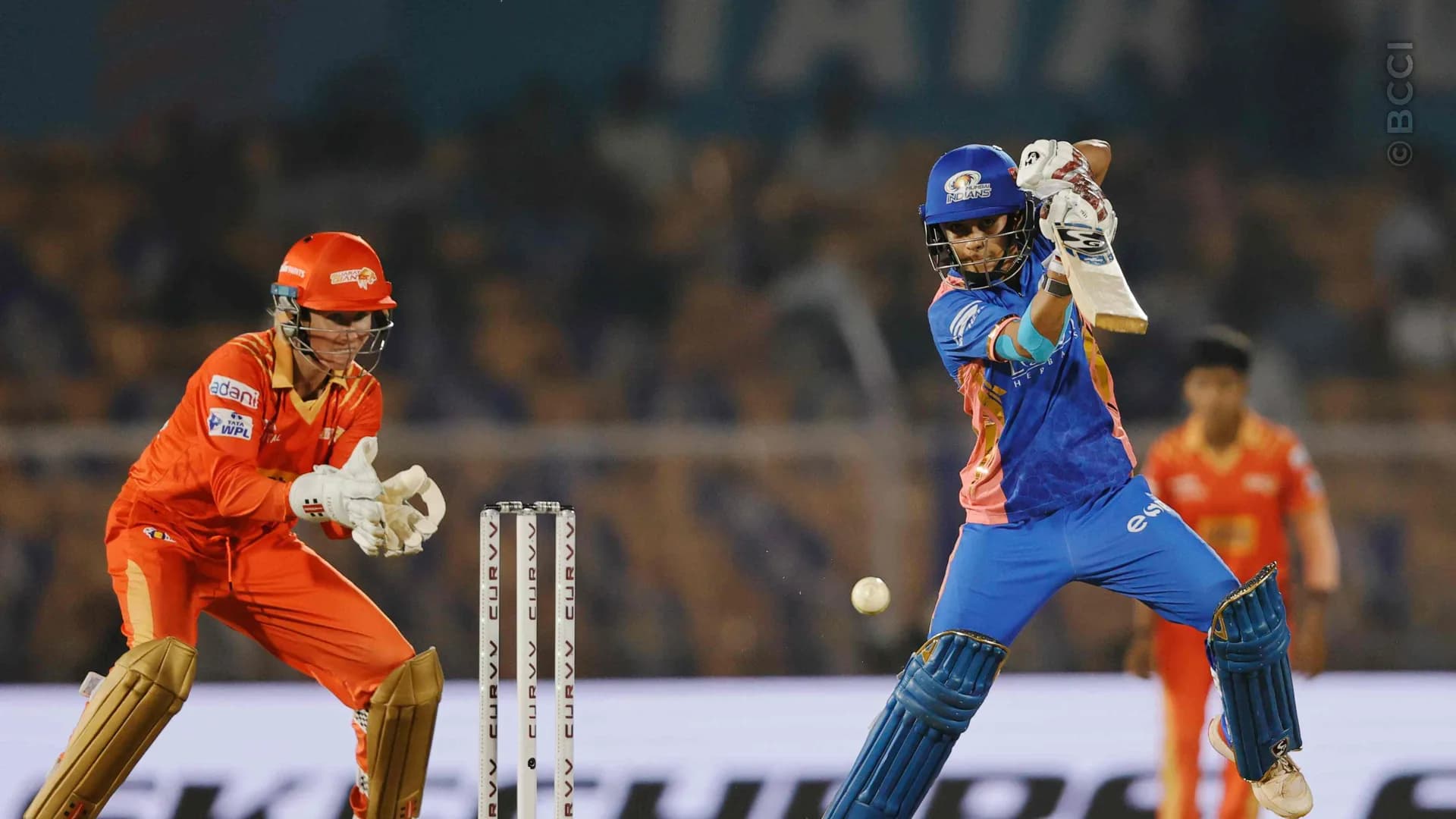 TATA WPL 2025: Match 19 - Mumbai Indians vs Gujarat Giants — photo 16