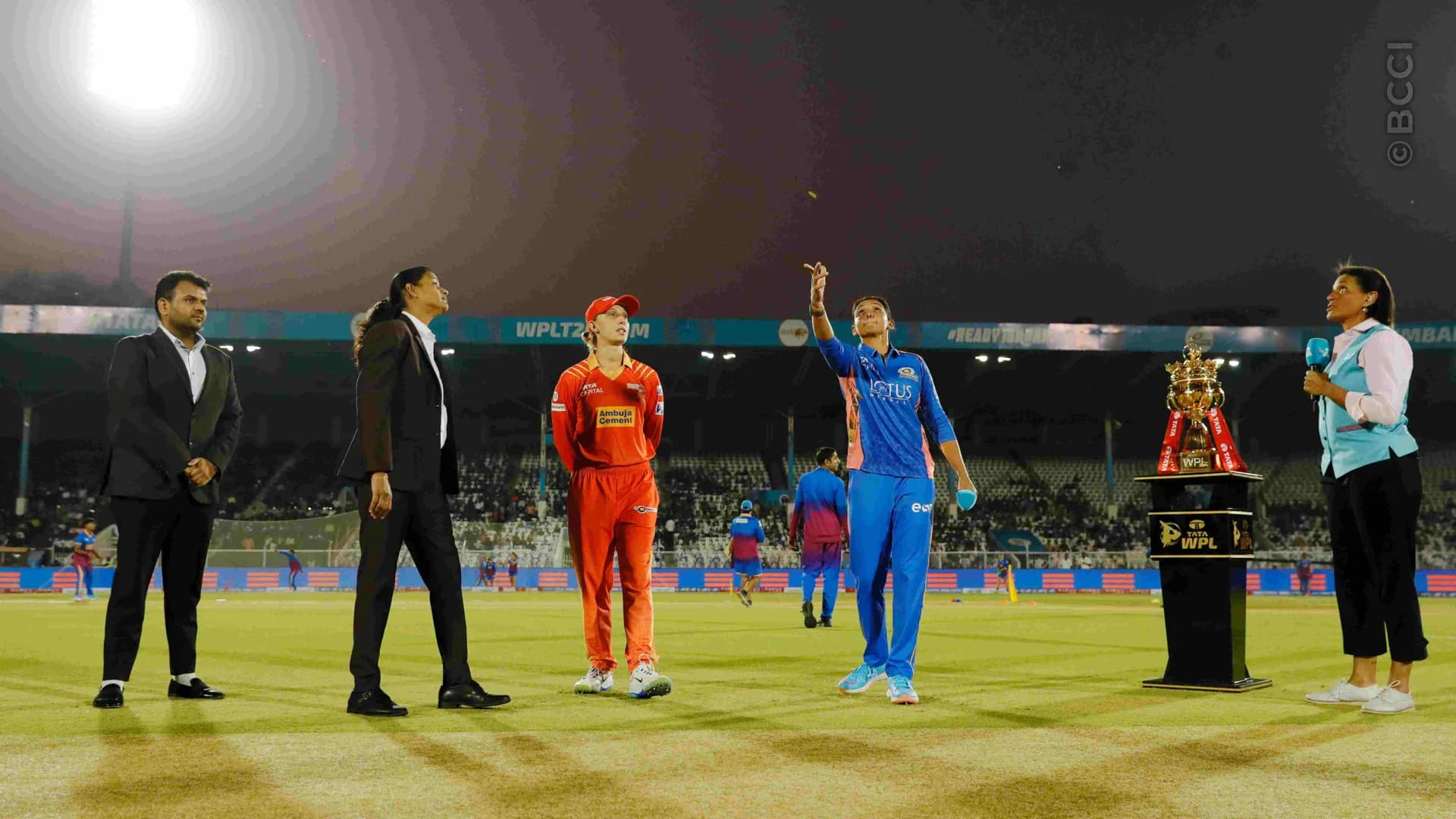 TATA WPL 2025: Match 19 - Mumbai Indians vs Gujarat Giants — photo 2