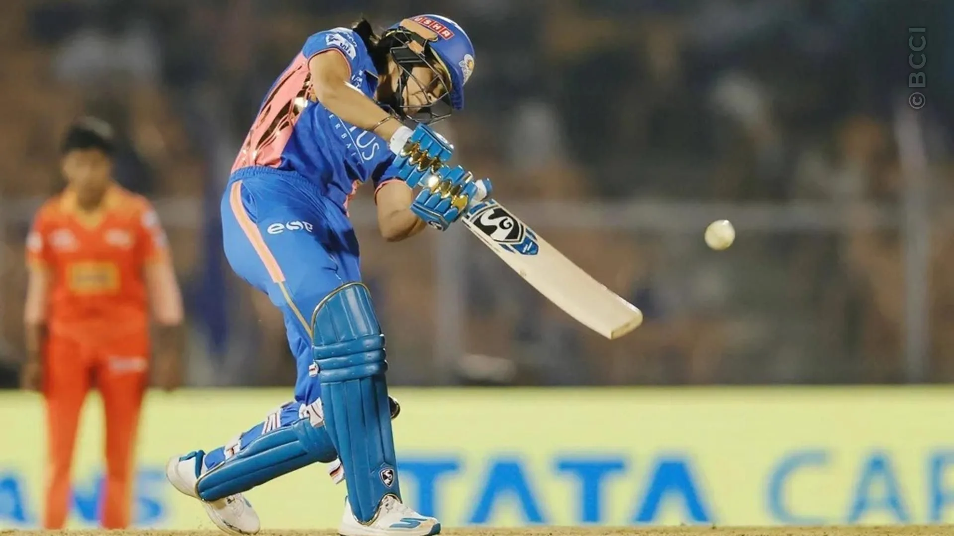 TATA WPL 2025: Match 19 - Mumbai Indians vs Gujarat Giants — photo 23