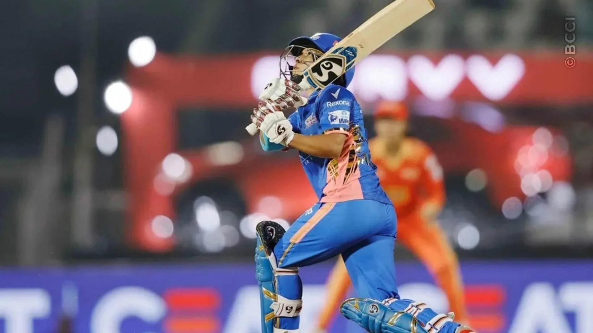TATA WPL 2025: Match 19 - Mumbai Indians vs Gujarat Giants — photo 17