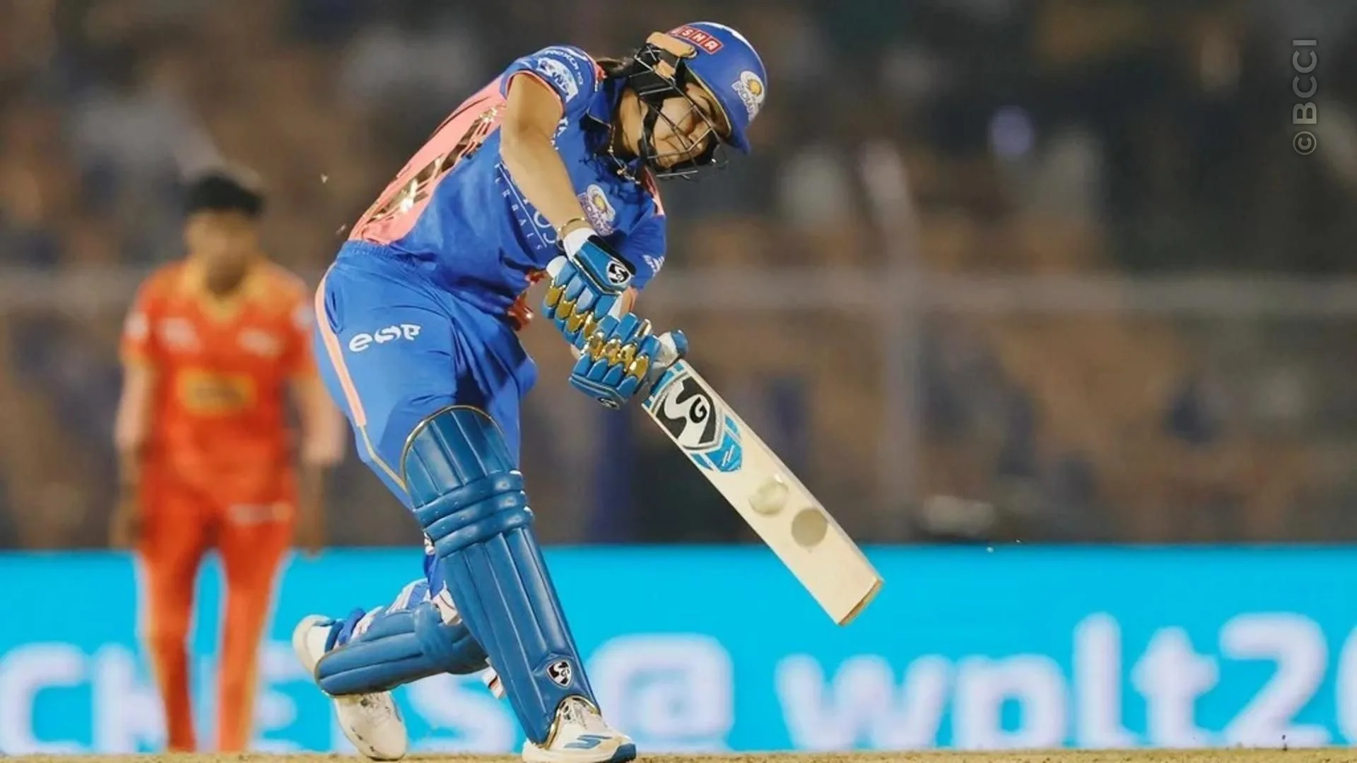 TATA WPL 2025: Match 19 - Mumbai Indians vs Gujarat Giants — photo 21