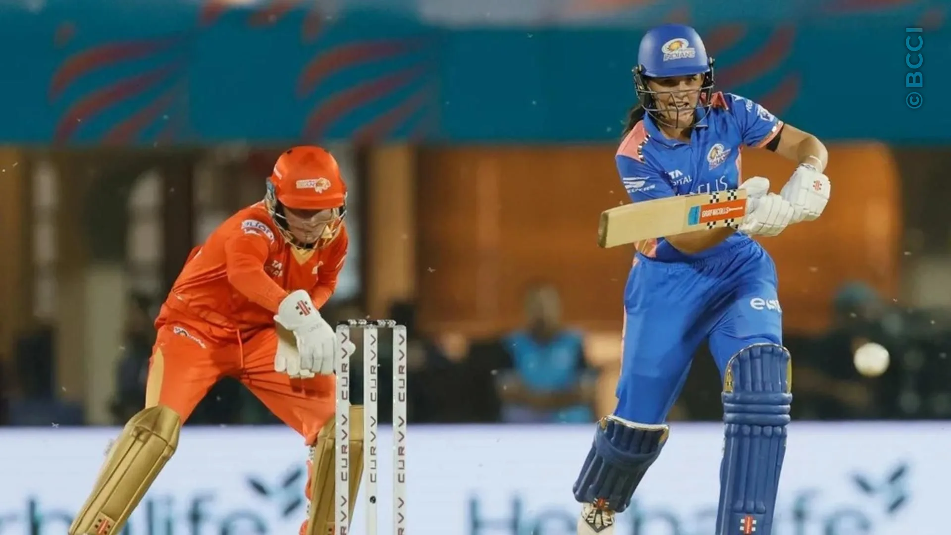 TATA WPL 2025: Match 19 - Mumbai Indians vs Gujarat Giants — photo 11