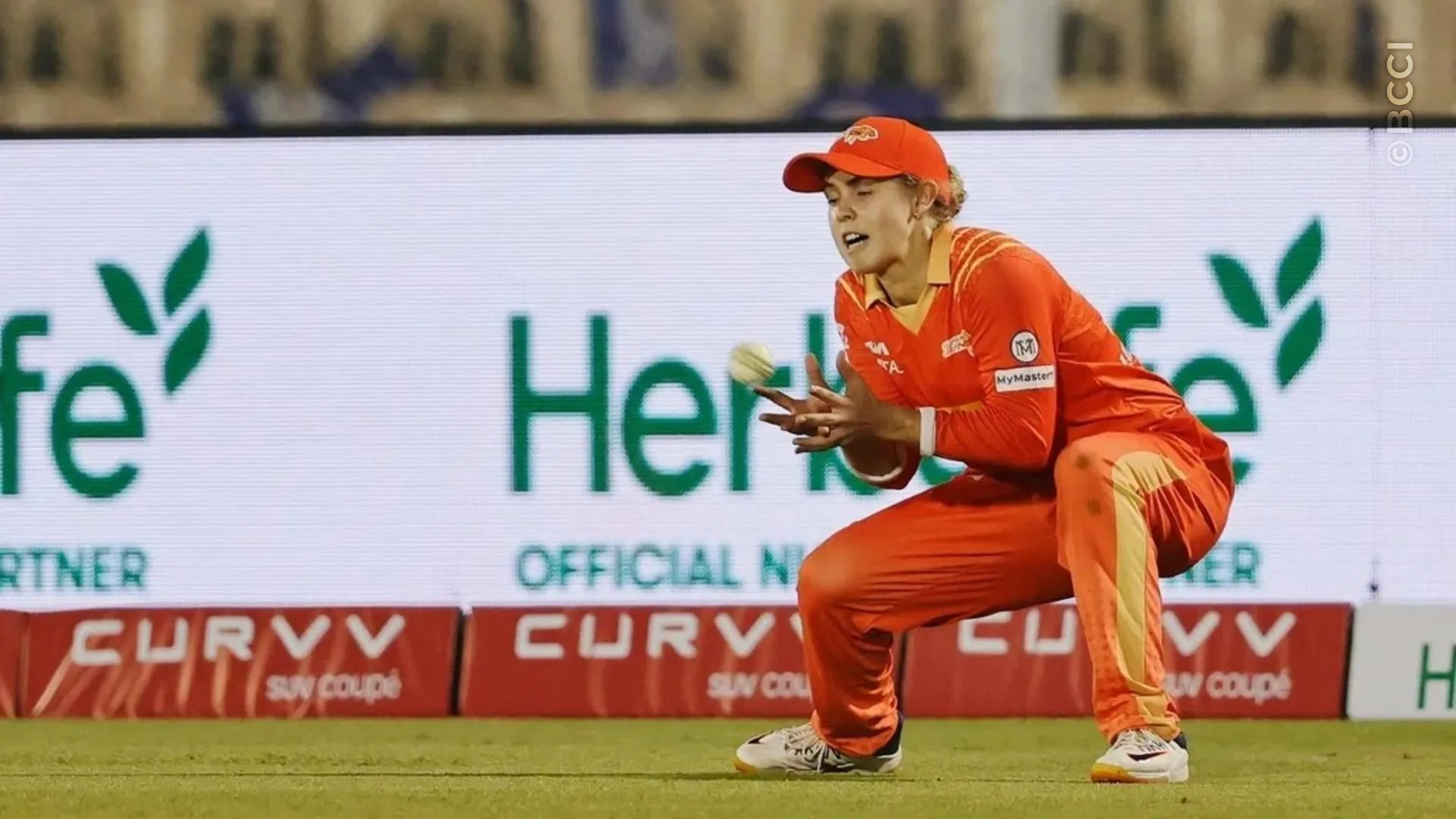 TATA WPL 2025: Match 19 - Mumbai Indians vs Gujarat Giants — photo 22