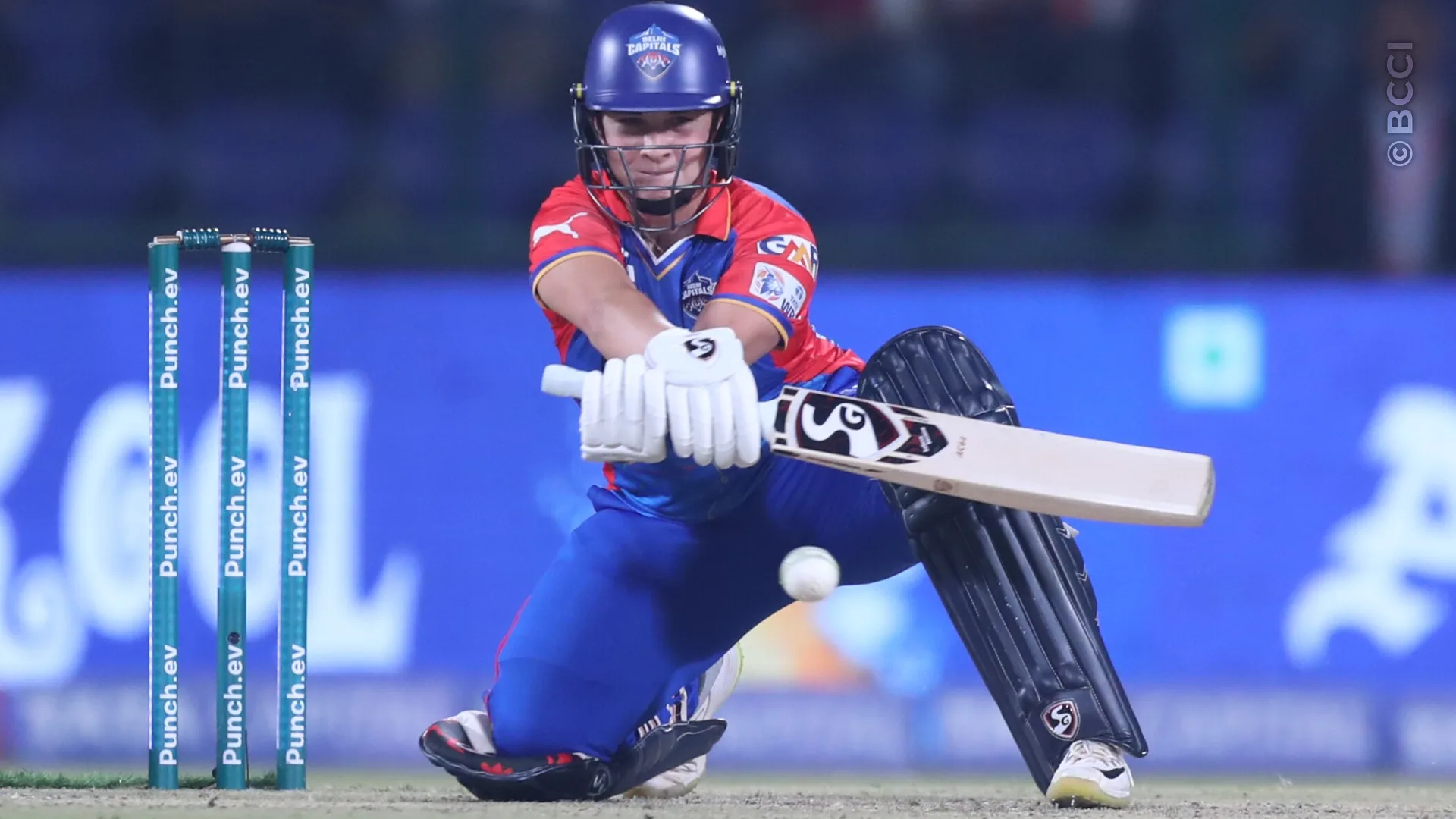 TATA WPL 2024: Match 17 - Delhi Capitals vs Royal Challengers Bangalore — photo 21