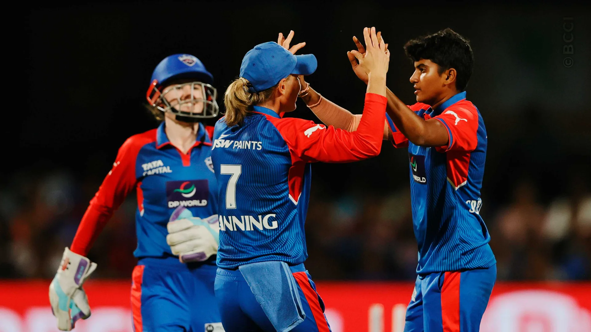 TATA WPL 2025: Match 14 - Royal Challengers Bengaluru vs Delhi Capitals — photo 19