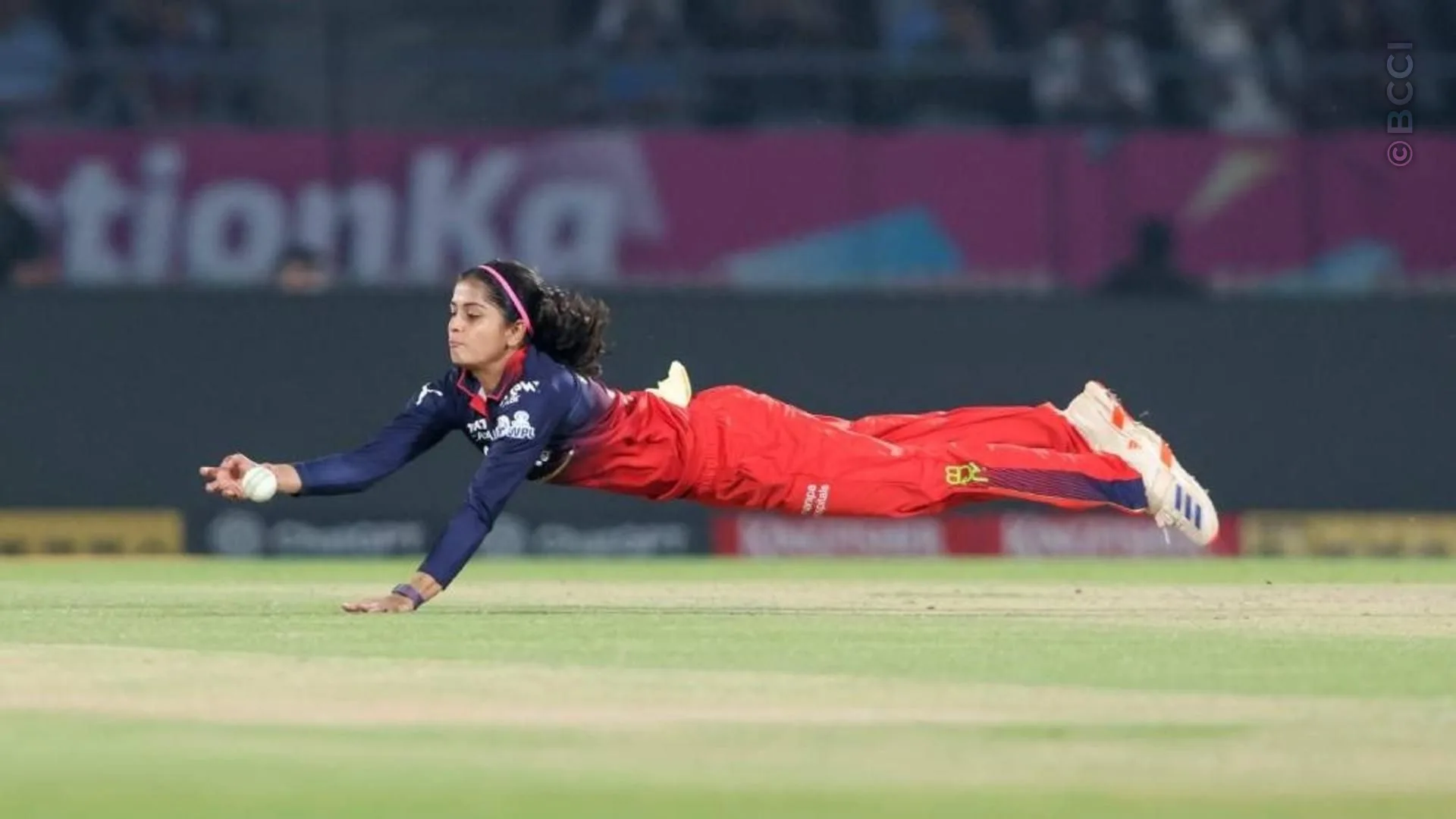 TATA WPL 2026: Match 16 - Royal Challengers Bengaluru vs Mumbai Indians — photo 8