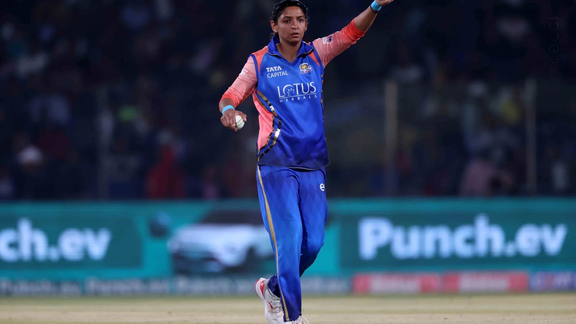 TATA WPL 2024: Match 16 - Mumbai Indians vs Gujarat Giants — photo 24