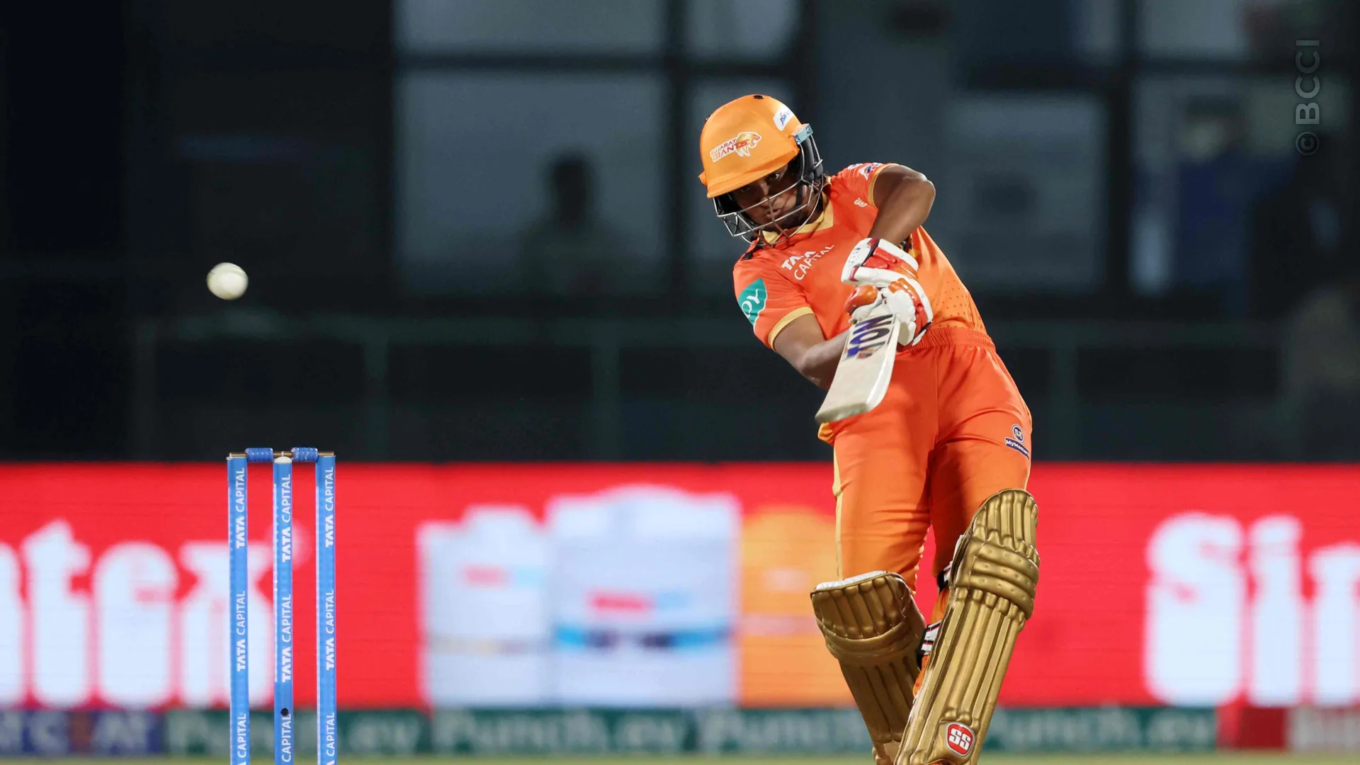 TATA WPL 2024: Match 16 - Mumbai Indians vs Gujarat Giants — photo 14