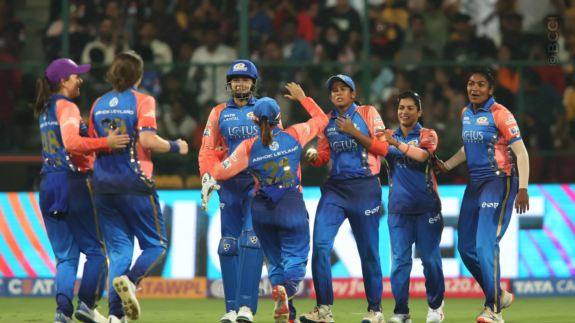 TATA WPL 2024: Match 9 - Royal Challengers Bangalore vs Mumbai Indians — photo 11