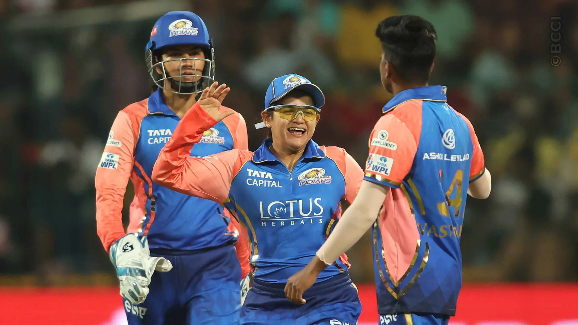 TATA WPL 2024: Match 9 - Royal Challengers Bangalore vs Mumbai Indians — photo 24