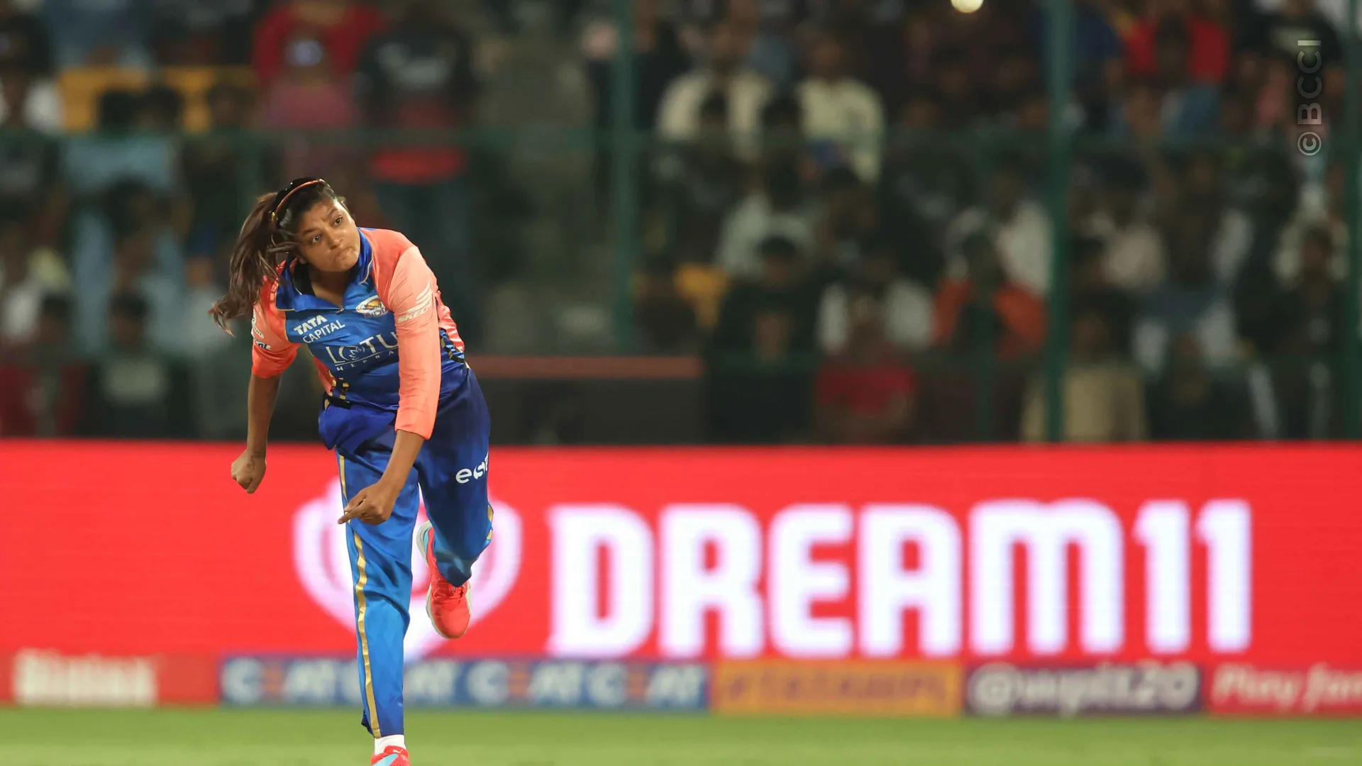TATA WPL 2024: Match 9 - Royal Challengers Bangalore vs Mumbai Indians — photo 12