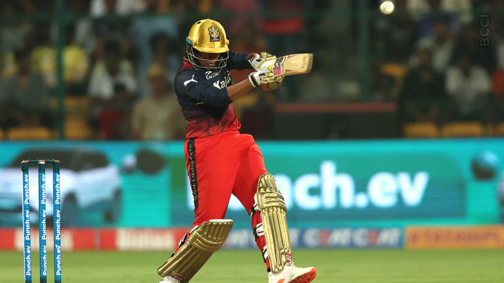 TATA WPL 2024: Match 9 - Royal Challengers Bangalore vs Mumbai Indians — photo 13