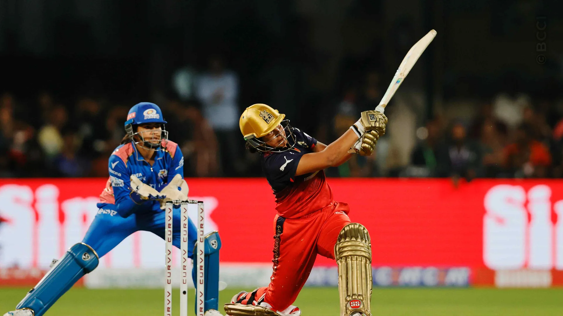 TATA WPL 2025: Match 7 - Royal Challengers Bengaluru vs Mumbai Indians — photo 17