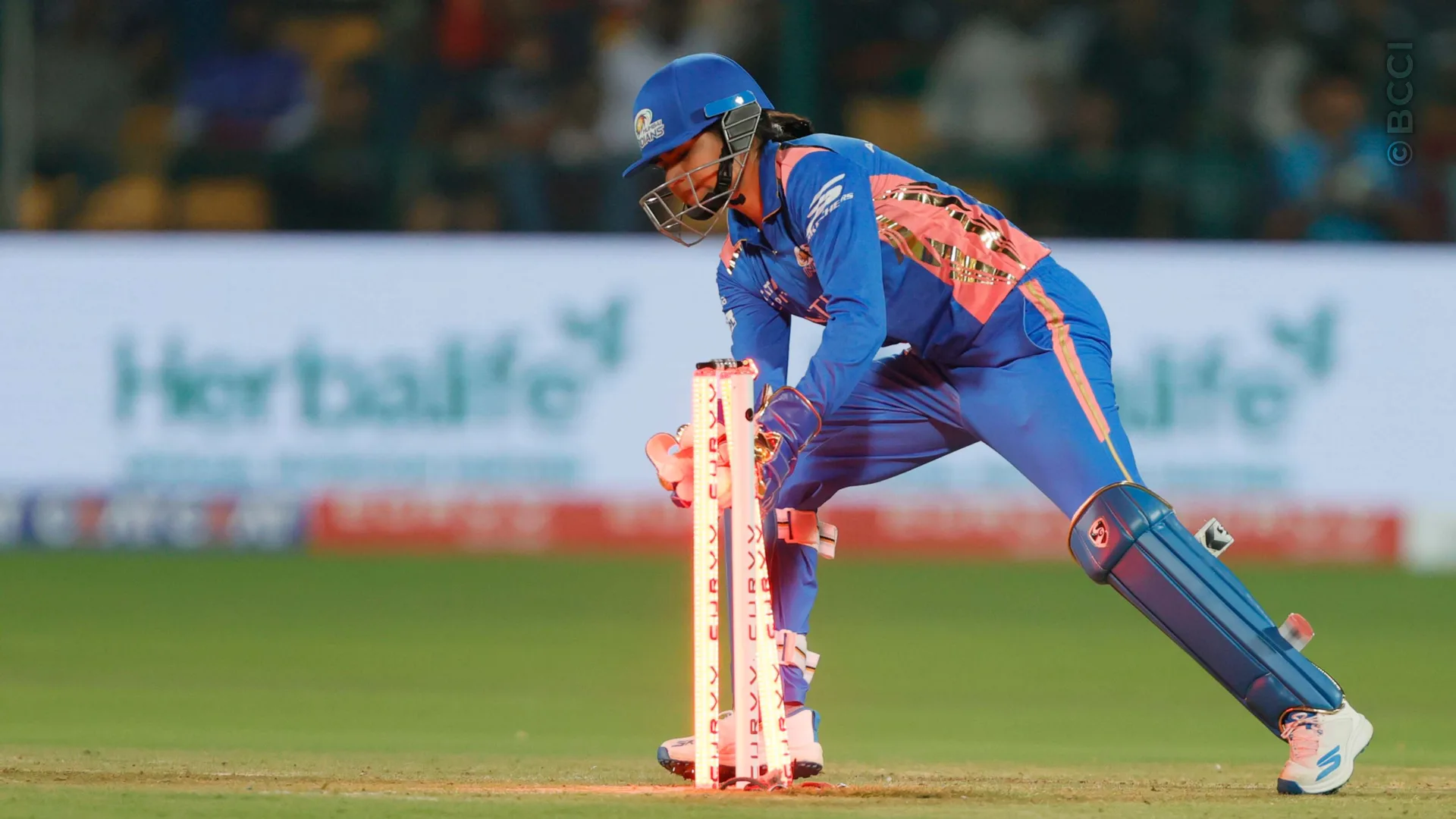 TATA WPL 2025: Match 7 - Royal Challengers Bengaluru vs Mumbai Indians — photo 9