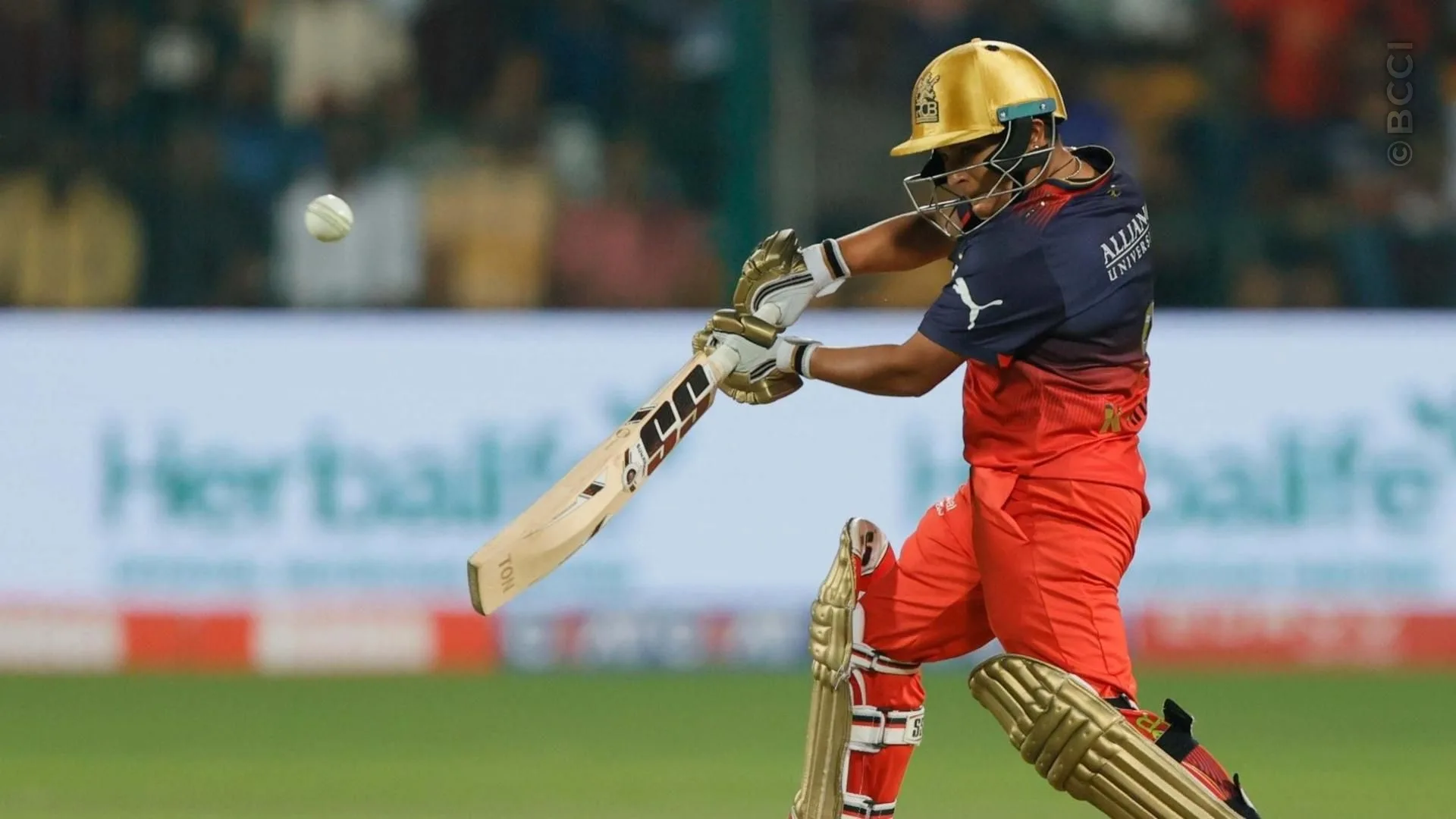 TATA WPL 2025: Match 7 - Royal Challengers Bengaluru vs Mumbai Indians — photo 8