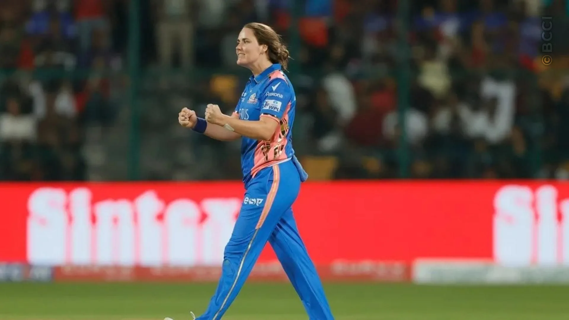 TATA WPL 2025: Match 7 - Royal Challengers Bengaluru vs Mumbai Indians — photo 12