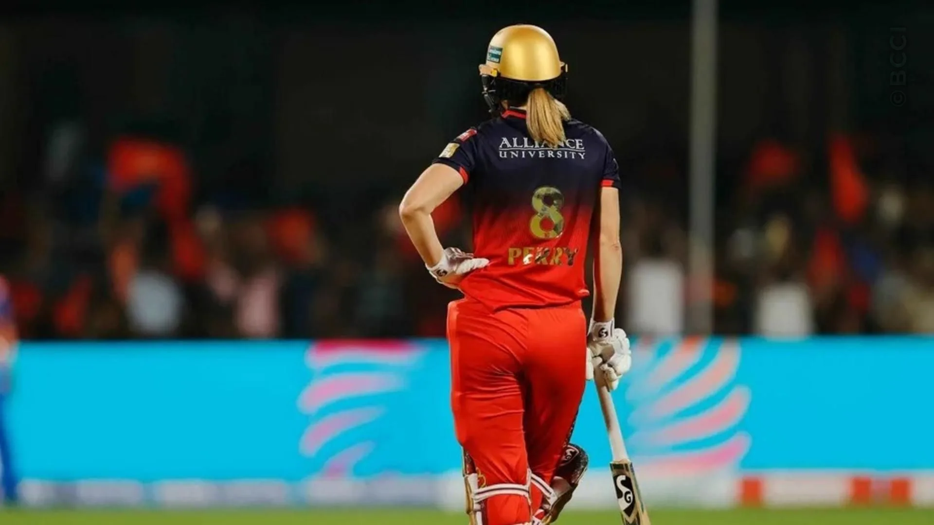 TATA WPL 2025: Match 7 - Royal Challengers Bengaluru vs Mumbai Indians — photo 23