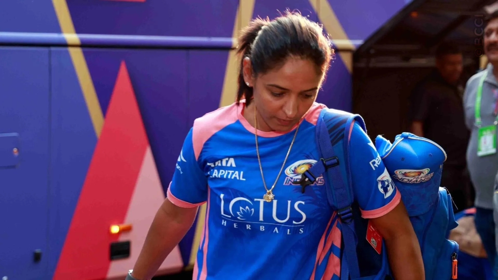 TATA WPL 2025: Match 7 - Royal Challengers Bengaluru vs Mumbai Indians — photo 3