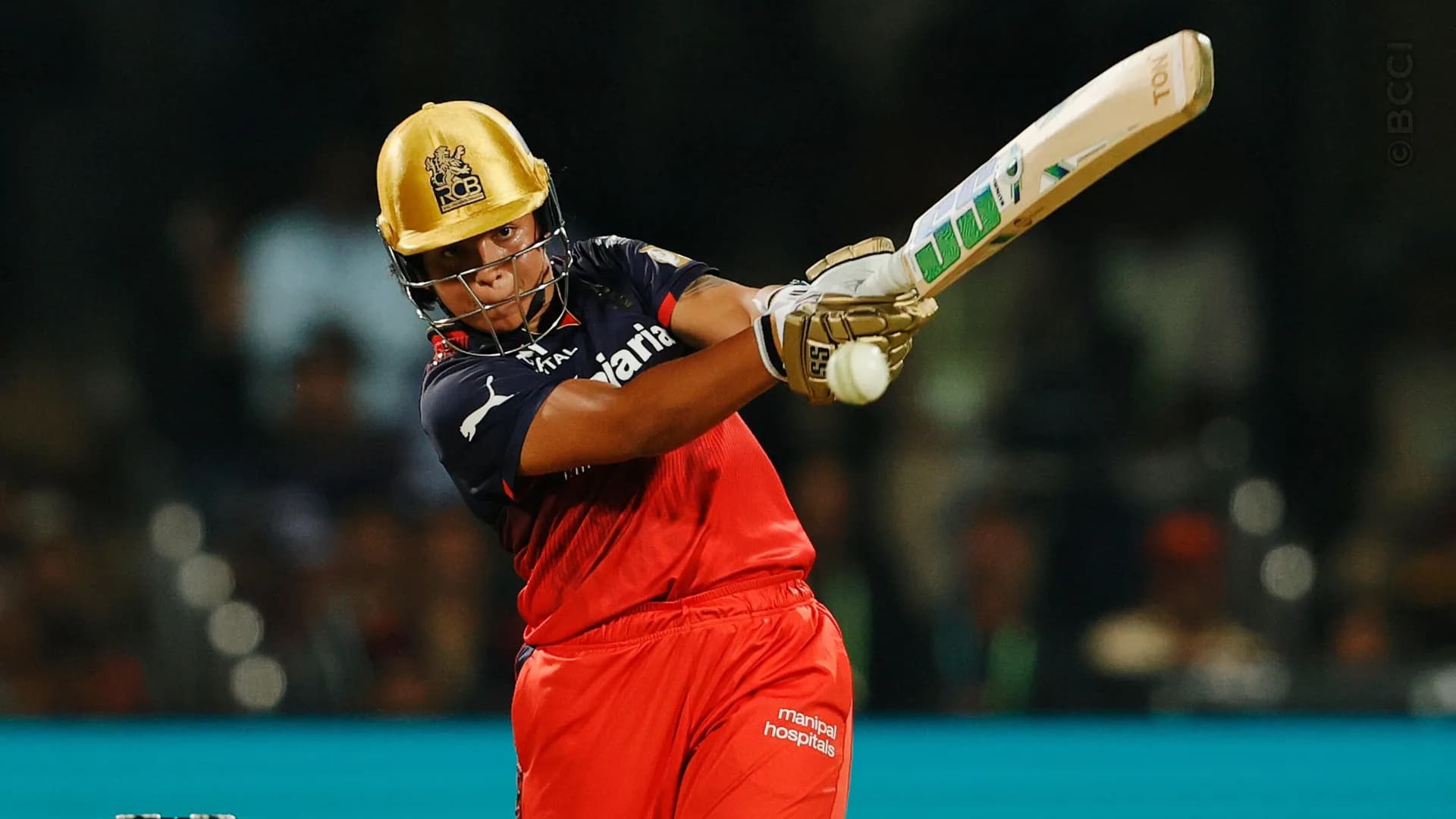 TATA WPL 2025: Match 7 - Royal Challengers Bengaluru vs Mumbai Indians — photo 21