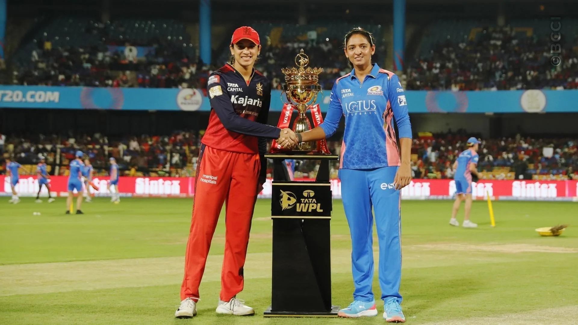 TATA WPL 2025: Match 7 - Royal Challengers Bengaluru vs Mumbai Indians — photo 1