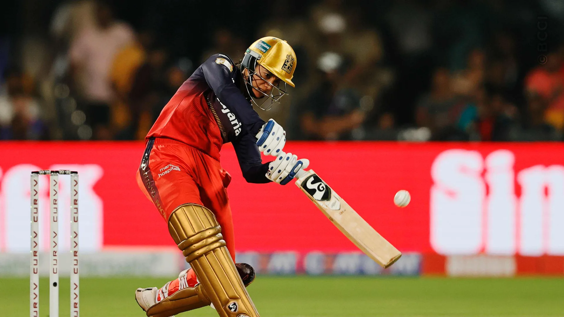 TATA WPL 2025: Match 7 - Royal Challengers Bengaluru vs Mumbai Indians — photo 14