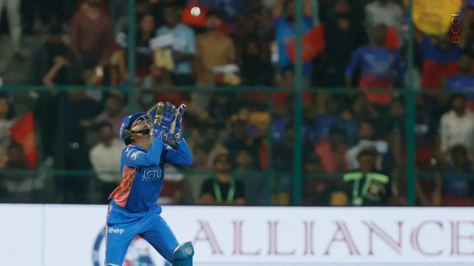 TATA WPL 2025: Match 7 - Royal Challengers Bengaluru vs Mumbai Indians — photo 13