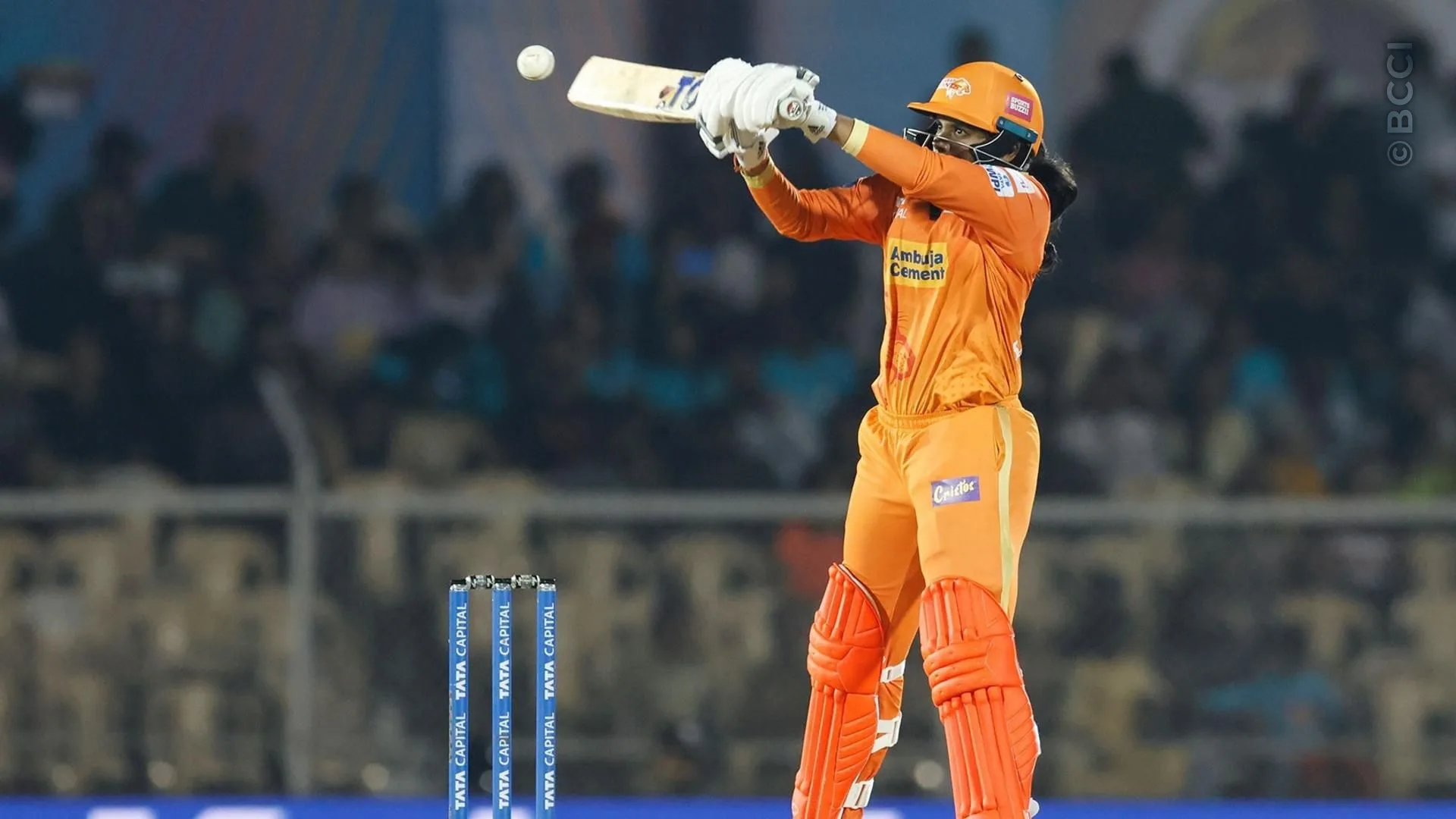 Match Album: Match 16 - Royal Challengers Bangalore vs Gujarat Giants — photo 10