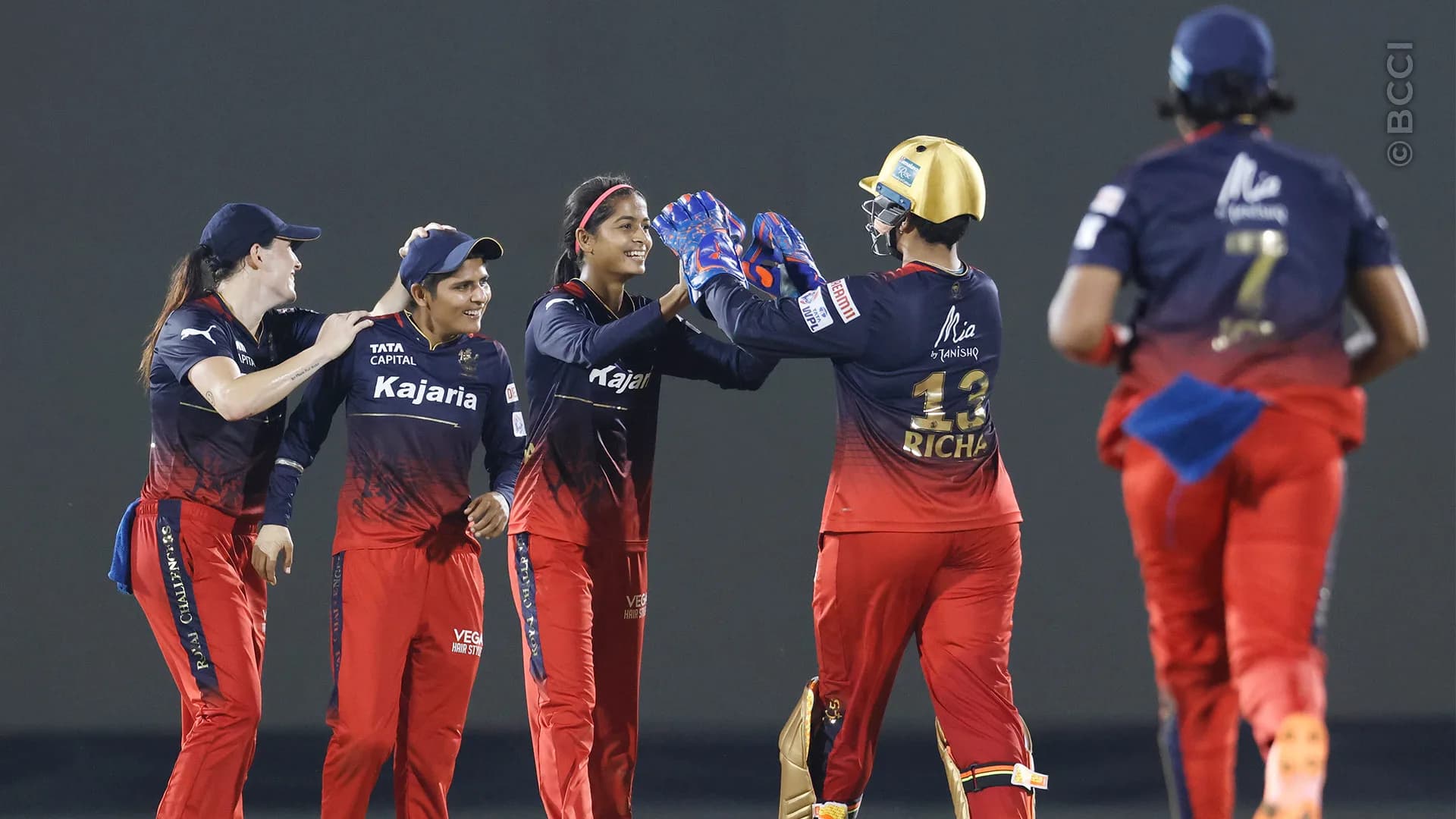 Match Album: Match 16 - Royal Challengers Bangalore vs Gujarat Giants — photo 14