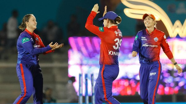 drop-4-stumped-capsey-finally-gets-the-better-of-healy-6323022662112.Click to read full article.