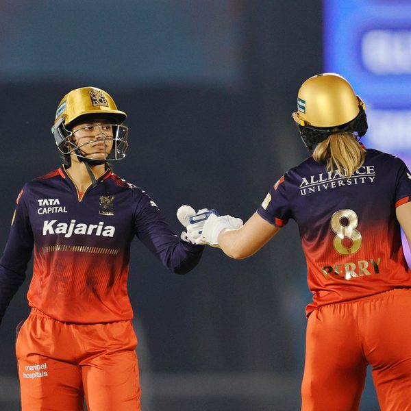 welcoming-kerr-in-style-smriti-perry-smash-4646-in-one-over-6369885593112.Click to read full article.