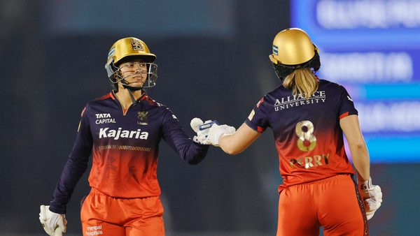 welcoming-kerr-in-style-smriti-perry-smash-4646-in-one-over-6369885593112.Click to read full article.