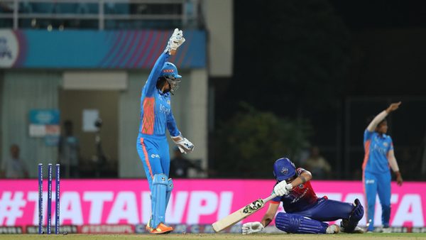 6-out-hayley-matthews-wins-the-battle-against-shafali-verma-6322975585112.Click to read full article.