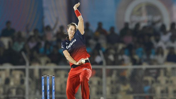 4-out-devine-gets-the-better-of-dunkley-6322846413112.Click to read full article.